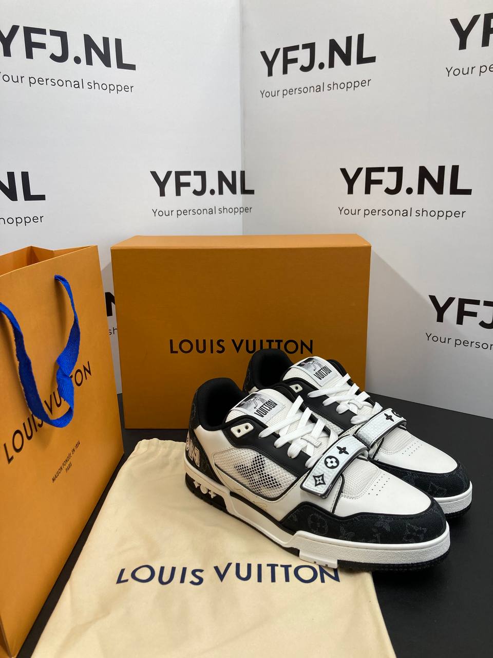 Louis Vuitton Exclusive Zwart