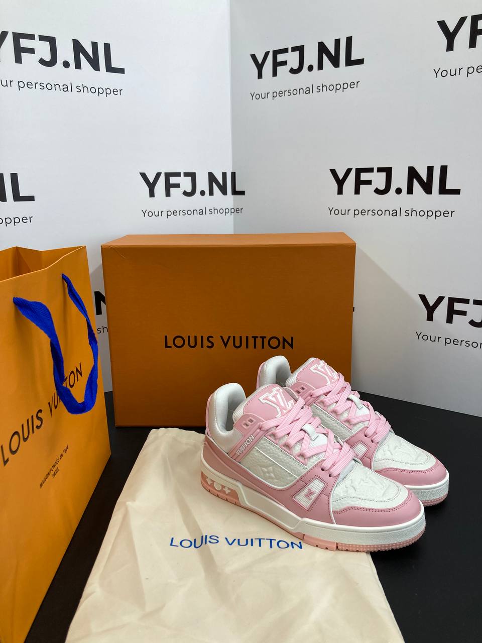 Louis Vuitton Trainer Roze