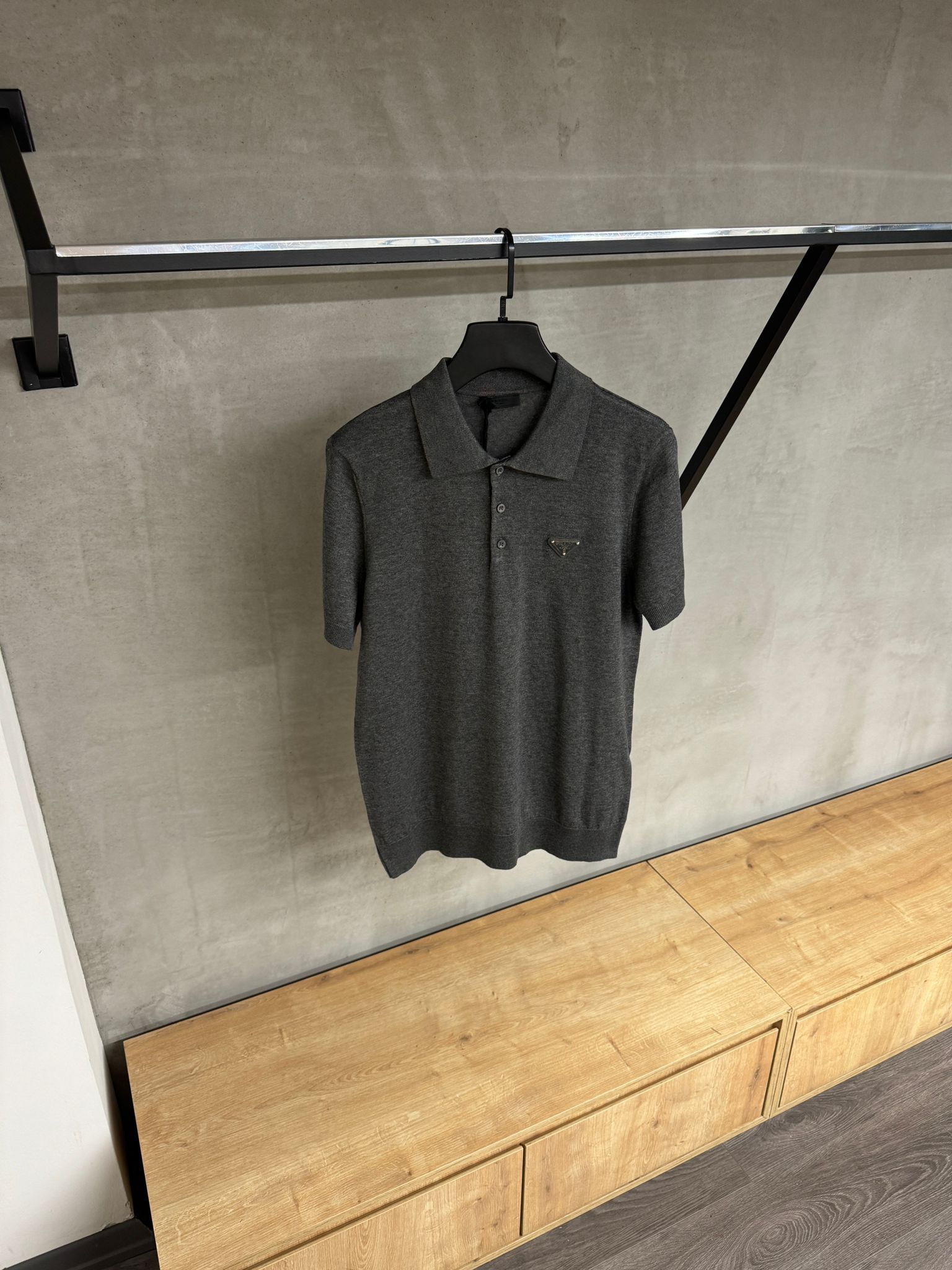 Prada Polo Grijs